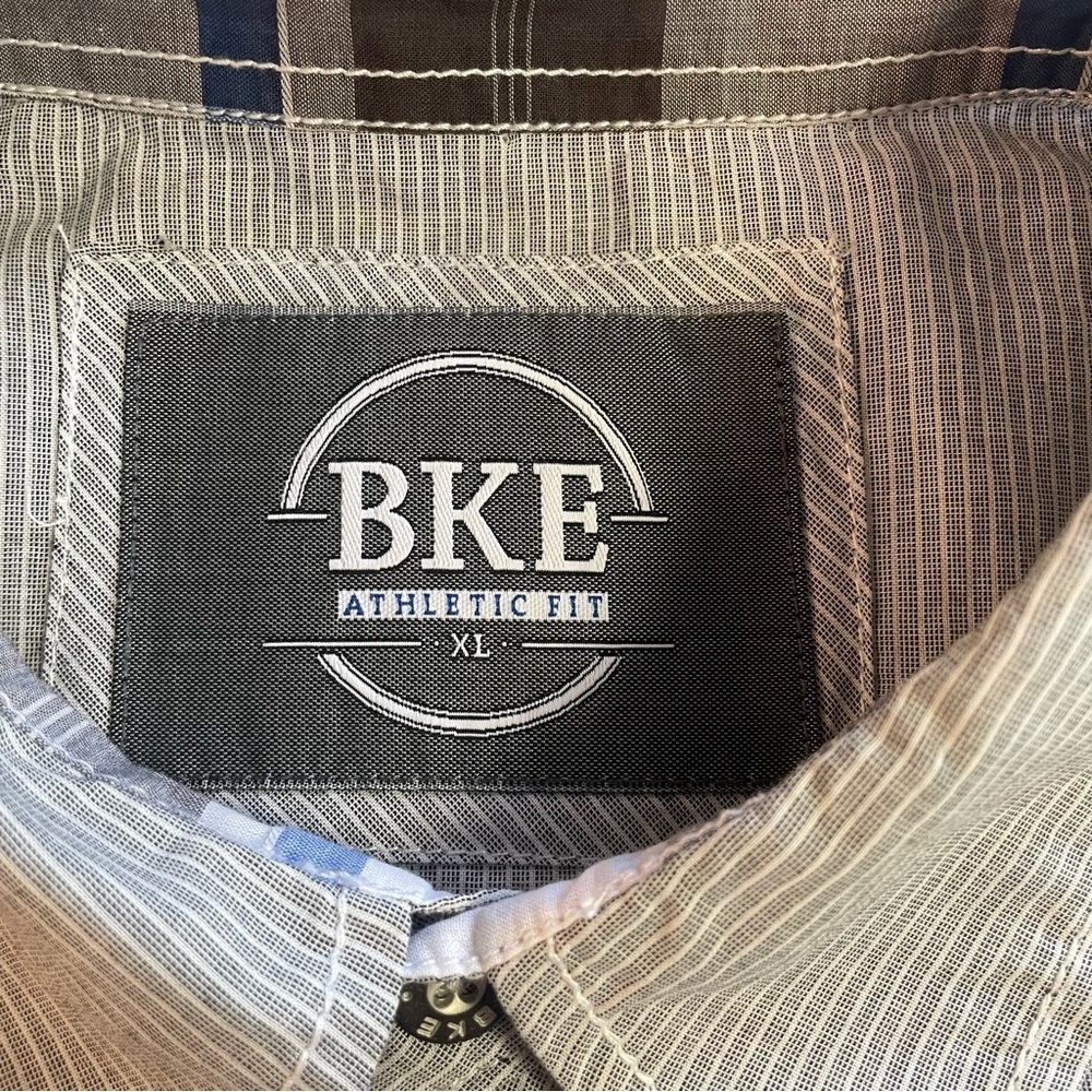 BKE Men's Athletic Fit Long Sleeve Button Up Gray/White Striped Shirt - Picture 9 of 11